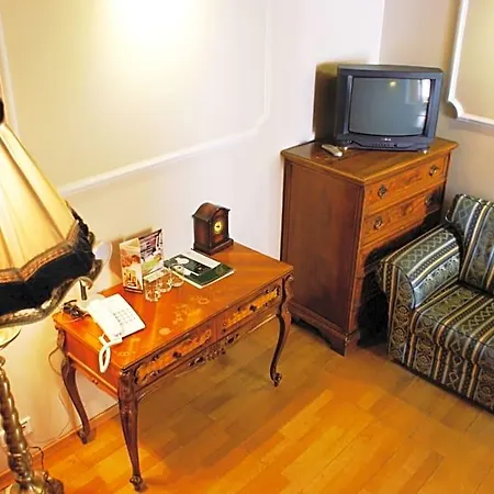 Hotel Olevi Residents